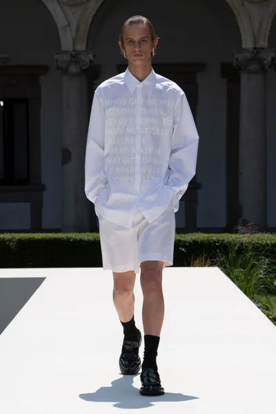 Look 20